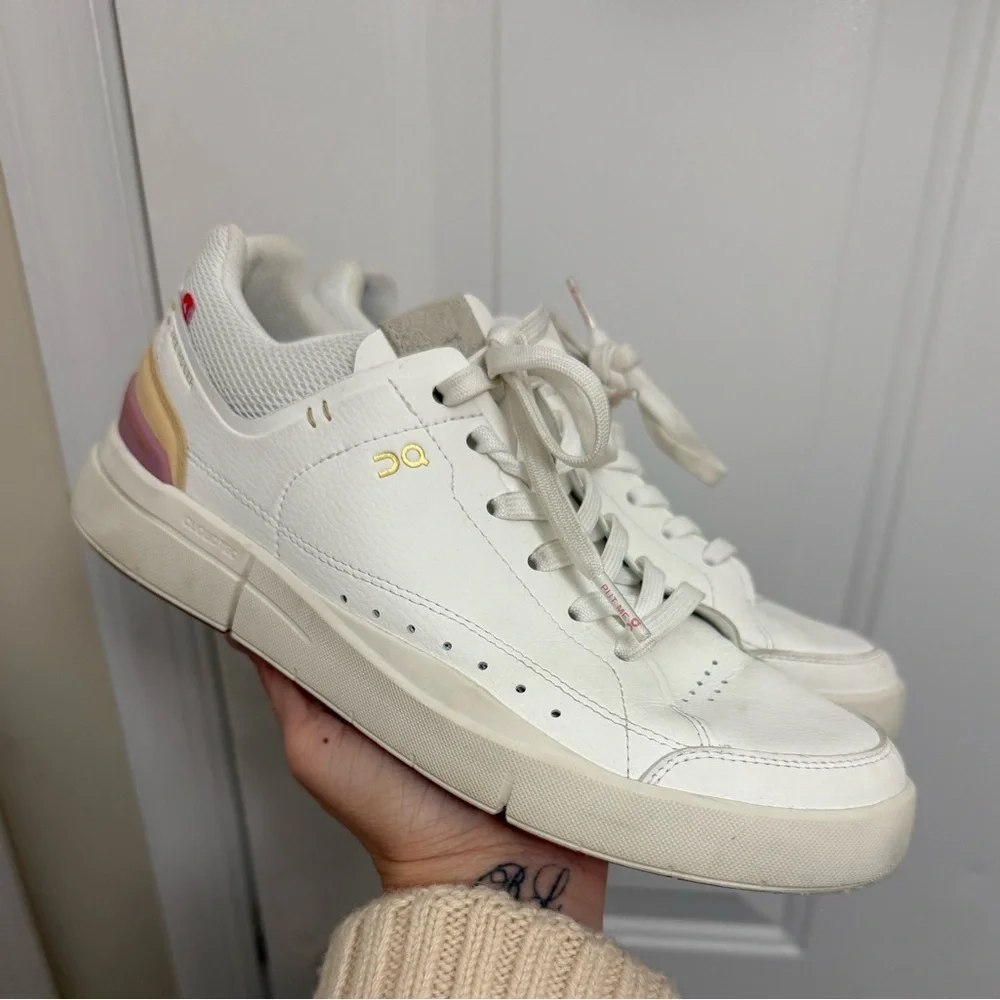 On The Roger Centre Court Women’s White Tennis Shoes Size 8